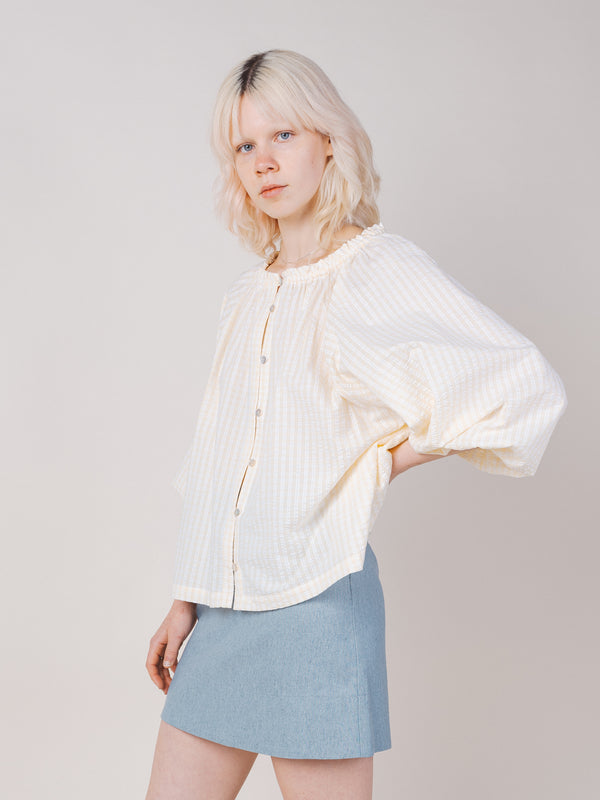 The Peddler Top in Butter Seersucker
